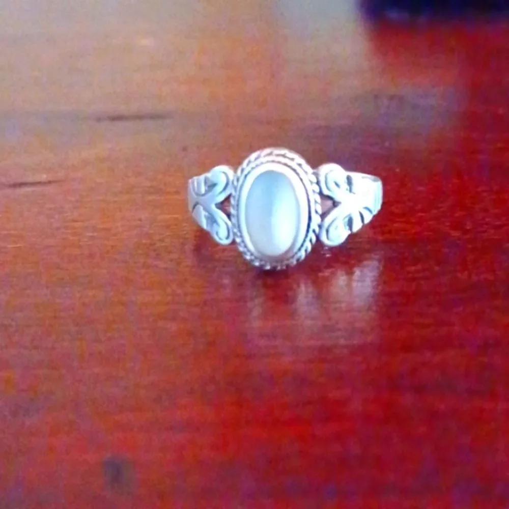 Sterling Silver Thailand Woman's 925 Oval Mother Of Pearl Ring Sz 8.5